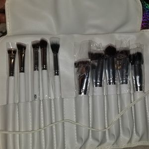 Makeup brushes